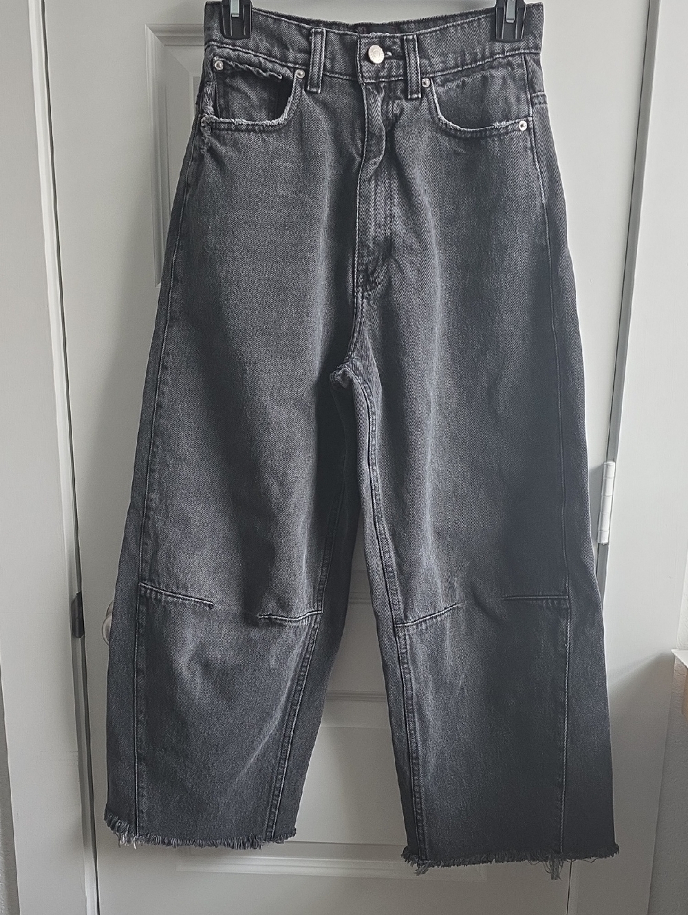 BDG High Rise Black Washed Extreme baggy barrel-leg jeans Size 25 G050